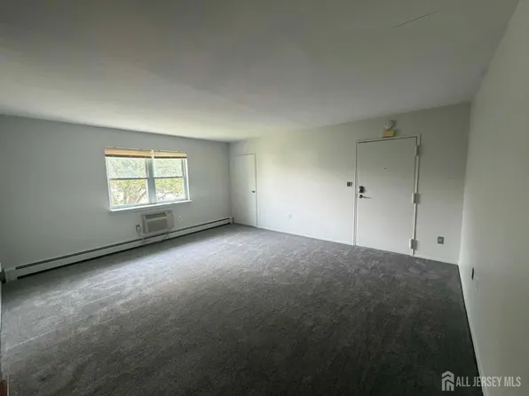 289 Main St APT 6D, Spotswood, NJ 08884