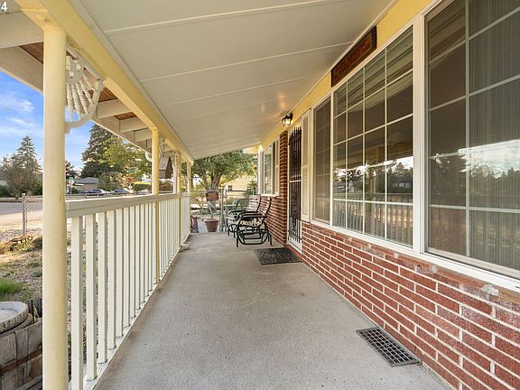 3rd image of 113 SE 92nd Ave