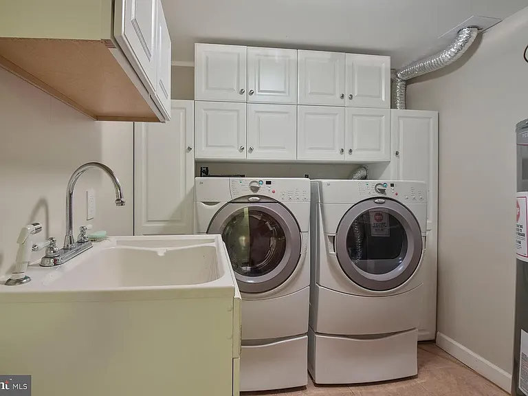9321 Bentridge Ave — Photo 47
