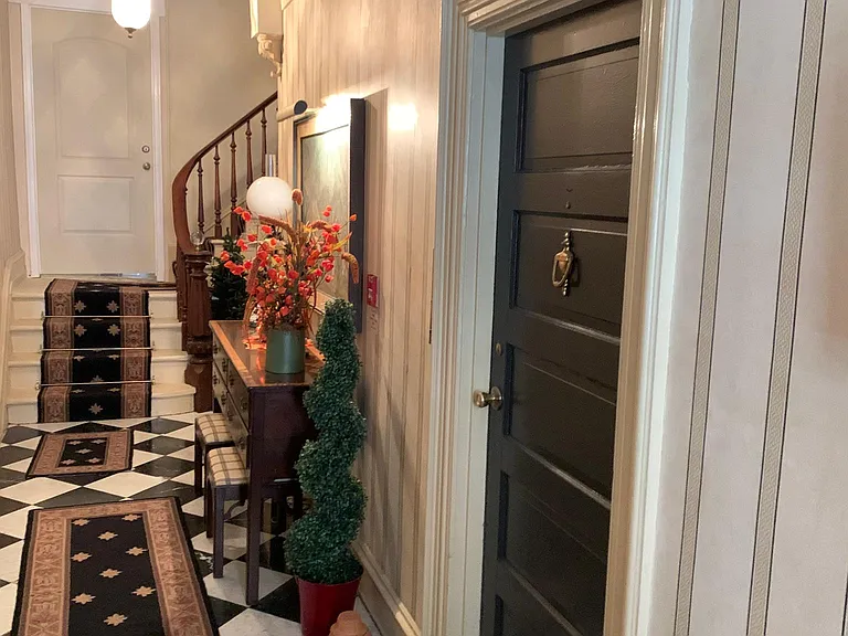 2217 Locust St #1B — Photo 1