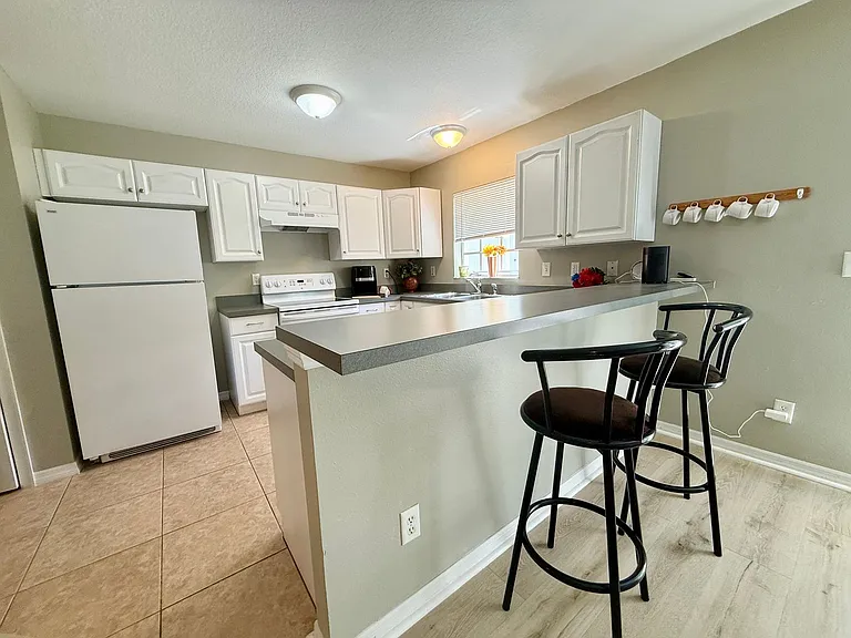 102 N Lady Mary Dr — Photo 5