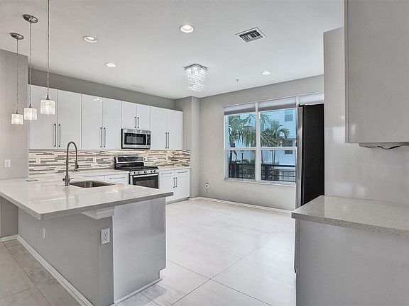 3rd image of 2900 NE 12th Terrace #6