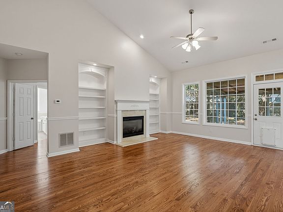3rd image of 402 Freedom Ln