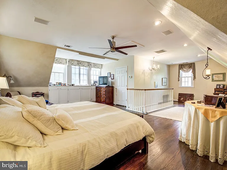 3808 Cathedral Ave NW — Photo 56