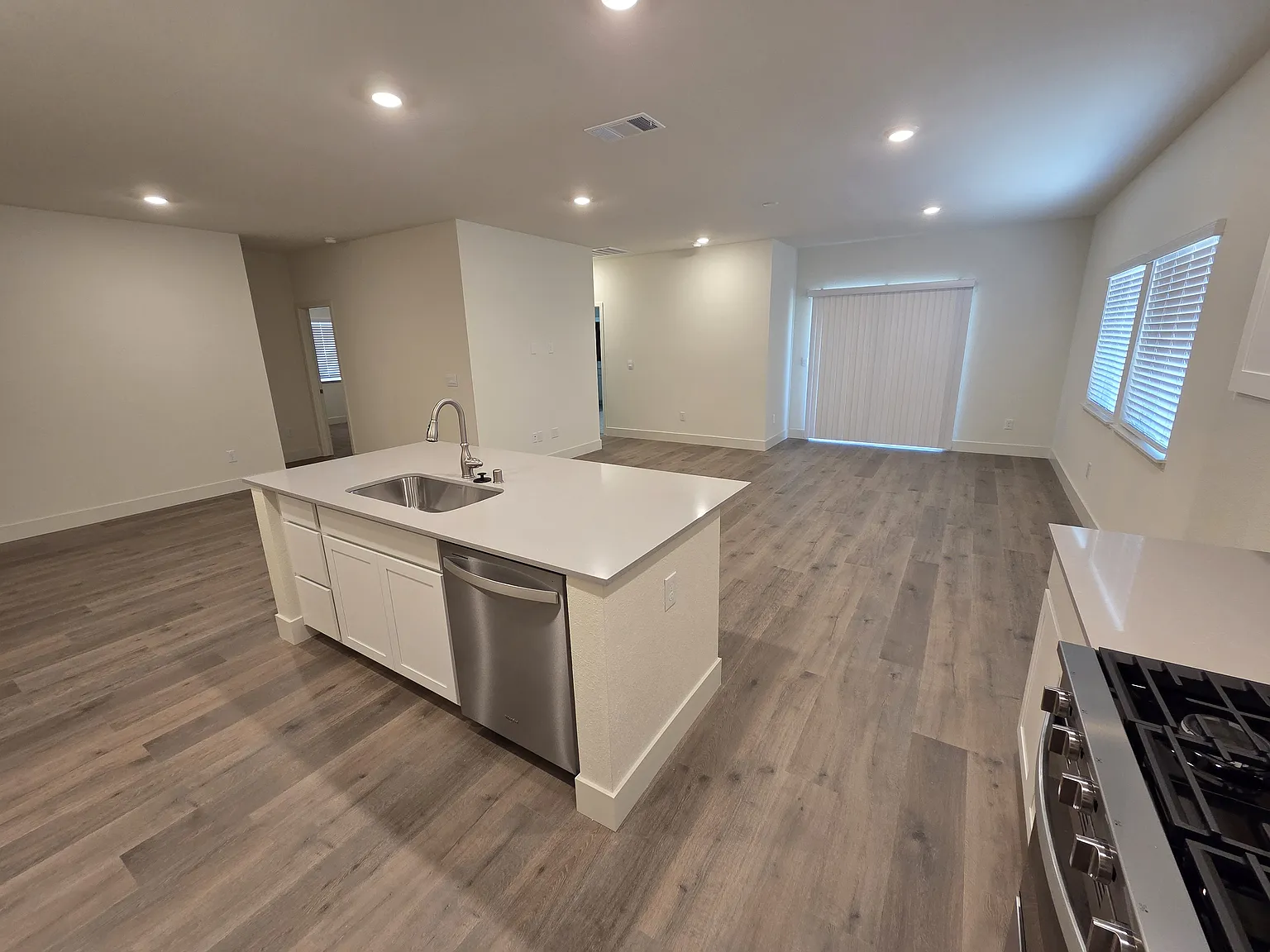 5 bed, 1846 sqft, $3,000 — Photo 3