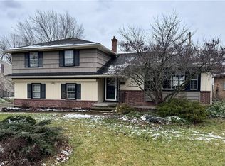 115 Millbrook Dr, Williamsville, NY 14221