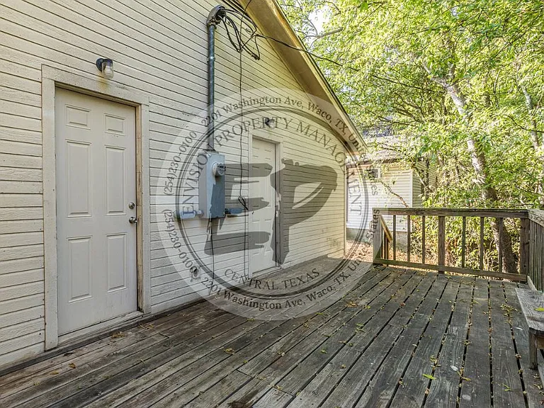 140 County Road 1604 — Photo 9