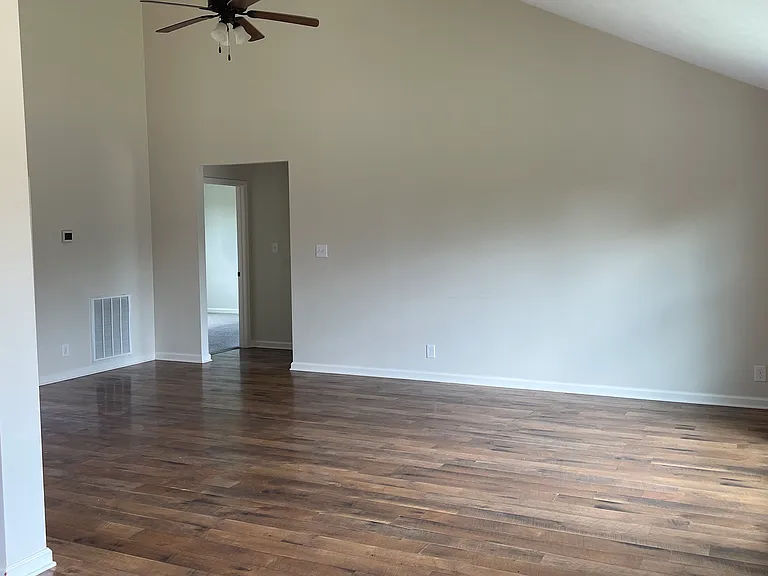 384 Johnson Dr — Photo 12