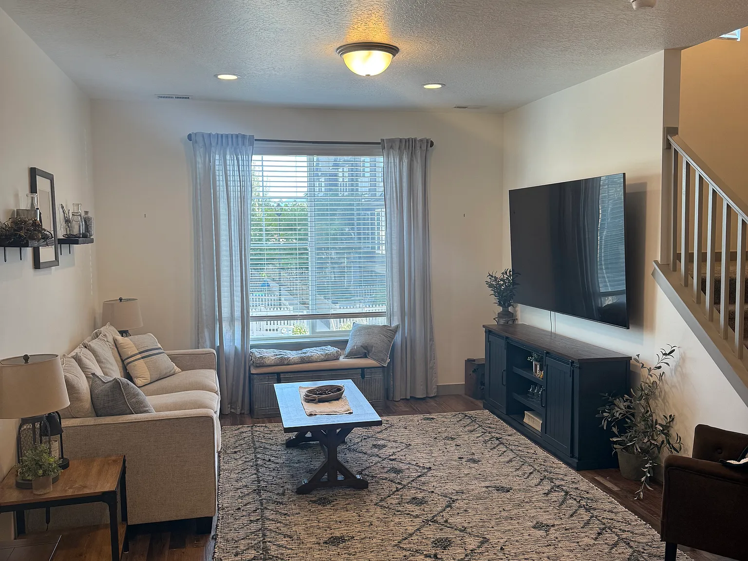 3 bed, 2.5 bath, 1491 sqft, $2,400 — Photo 1