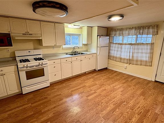 3rd image of 1437 Crawford St