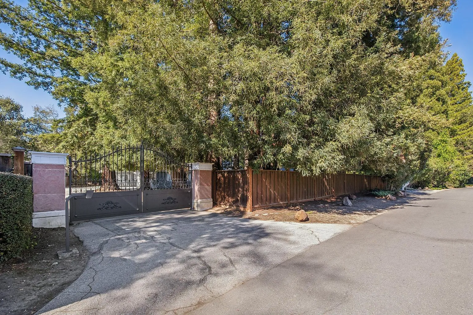 142 Patricia Dr photo 1