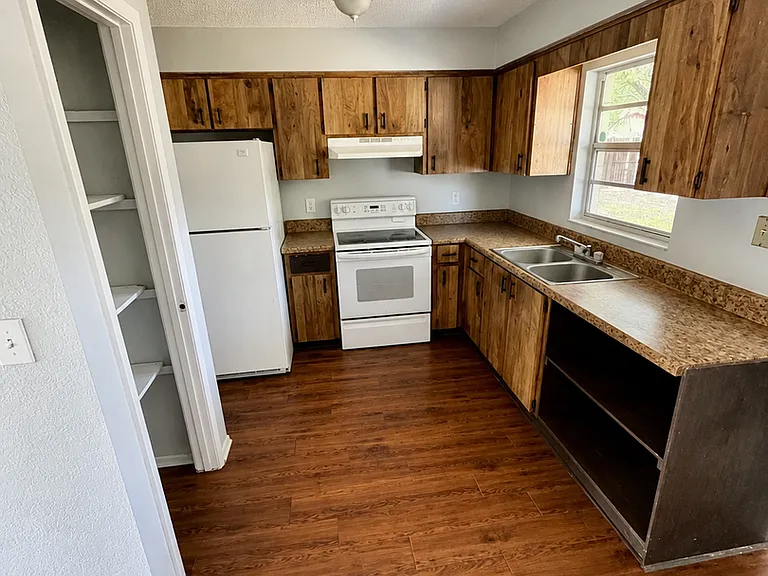 27177 Simona Ave — Photo 3