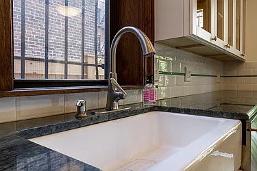 Rented by Dixon Advisory USA Inc.