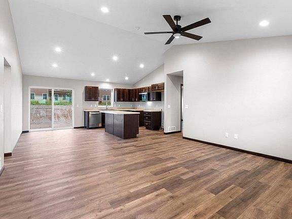 2nd image of 1920 Southland Ln