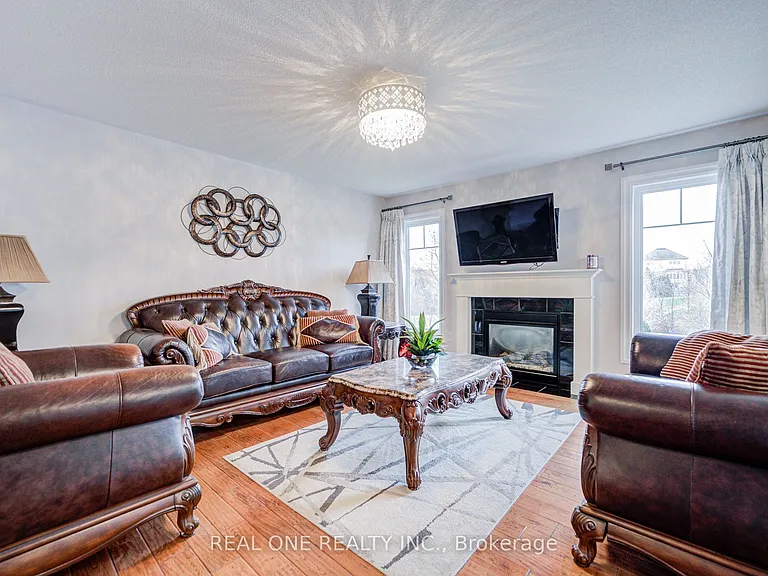 27 Cranston St #UPPER — Photo 6