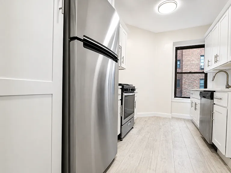 73-20 Austin St #3G — Photo 2