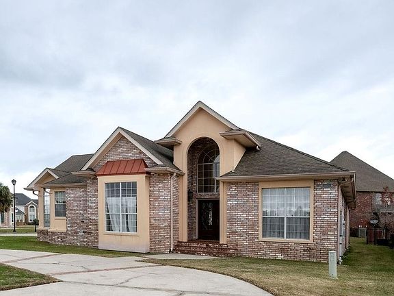 2nd image of 100 Pinehurst Ct