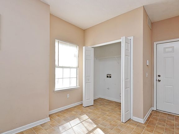 5th image of 4751 Playpen Dr