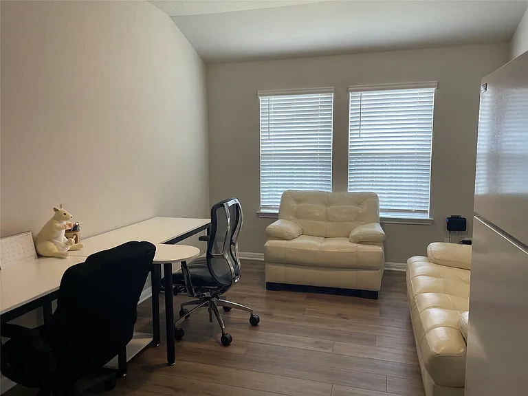104 Greenspire Downs Dr — Photo 14