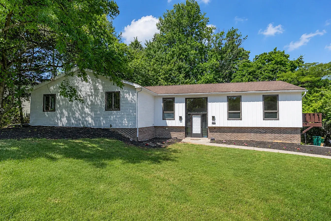 6 bed, 3834 sqft, $3,995 — Photo 1