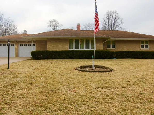 602 W 5th St, Delavan, IL 61734