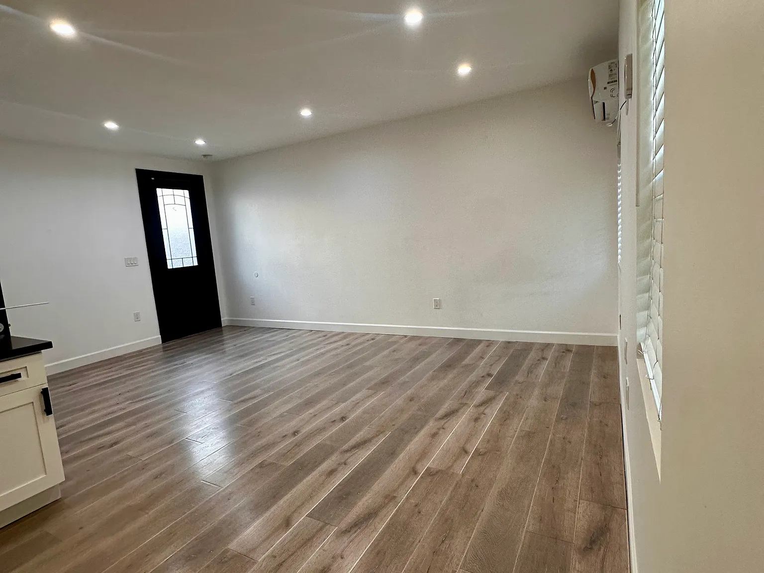 Studio, 400 sqft, $1,950 — Photo 3