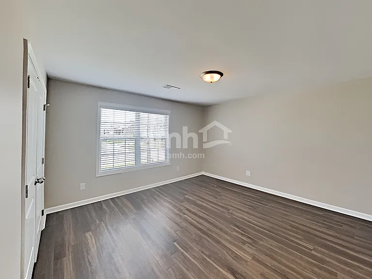 913 Beverly Ct — Photo 18
