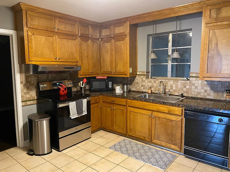 2915 Ashley Ave — Photo 6