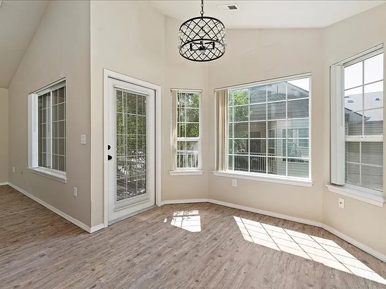 121 N Avenger Ln — Photo 12