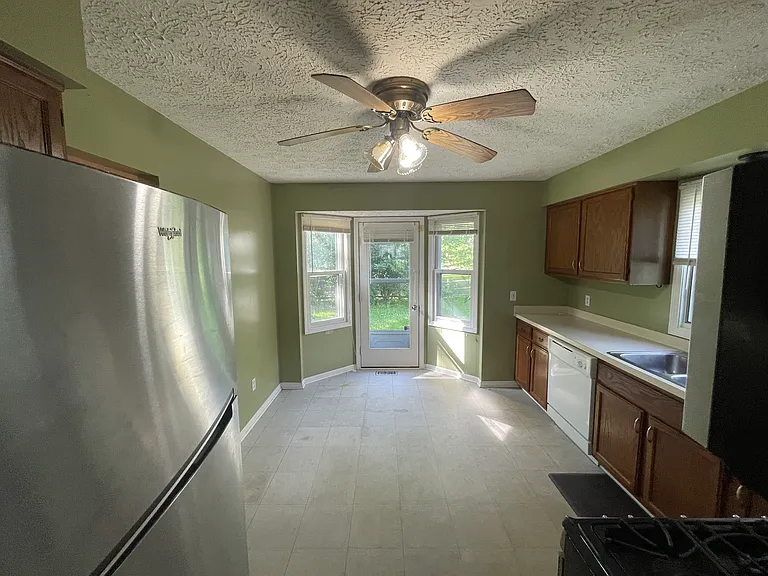 10 Trillium Ln — Photo 9