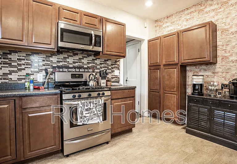 3040 N College Ave — Photo 7