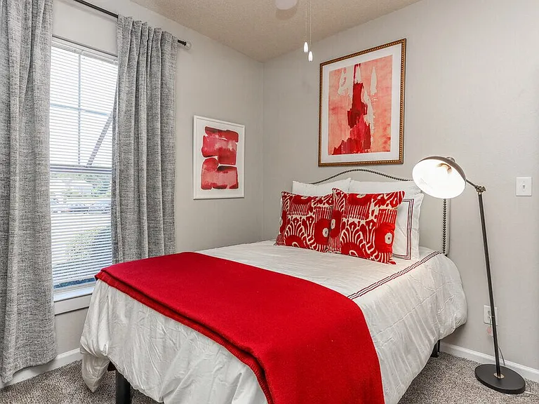 River Pointe Apartments — Photo 34