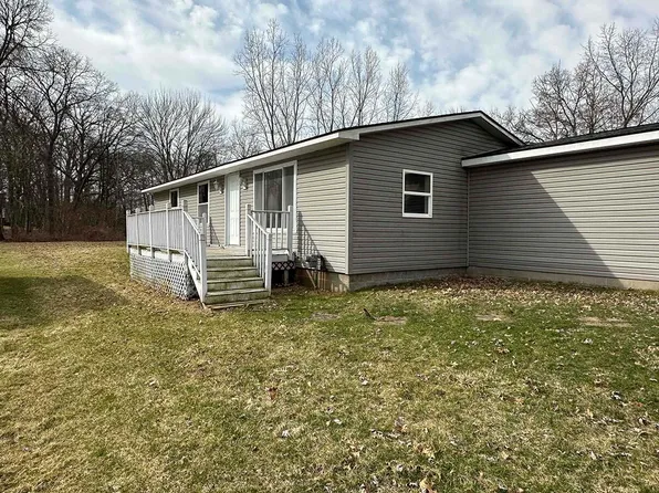 2428 Dean Dr, Highland, MI 48356