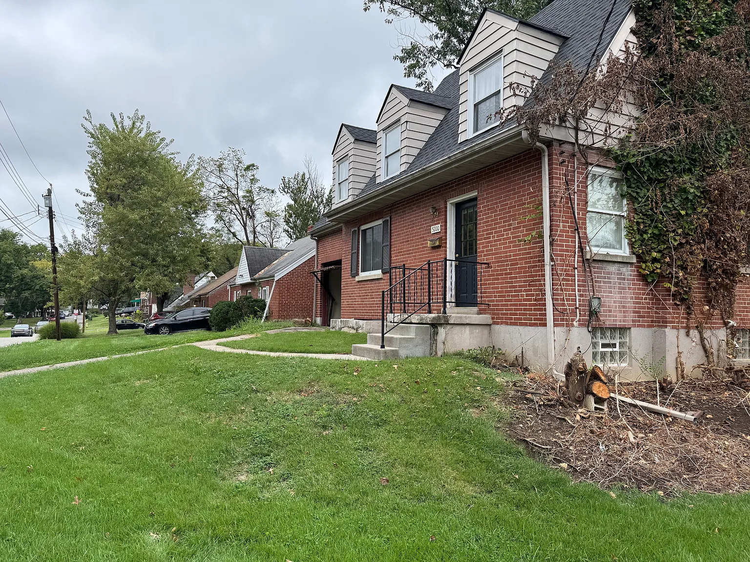3 bed, 1.5 bath, 1350 sqft, $1,625 — Photo 2