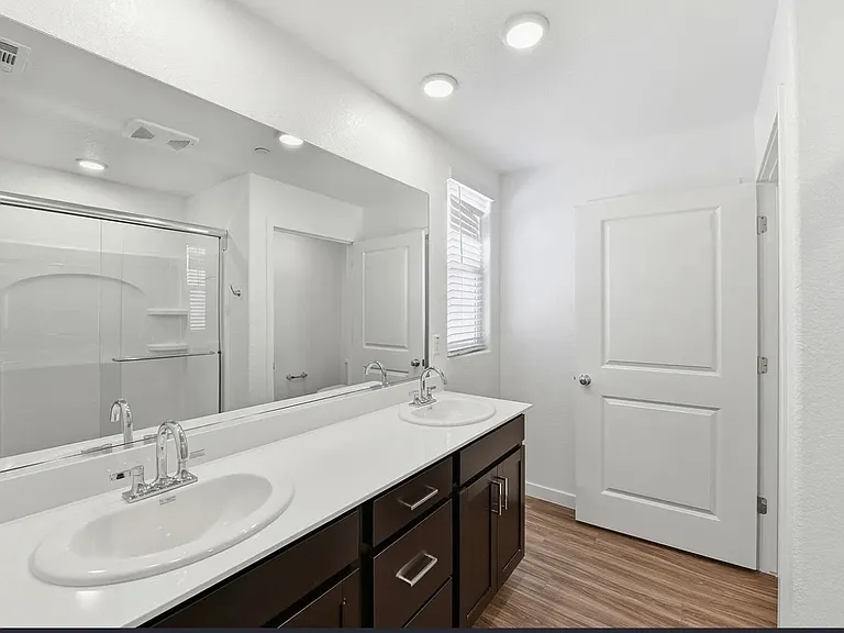 1211 Leonhardt Loop — Photo 4