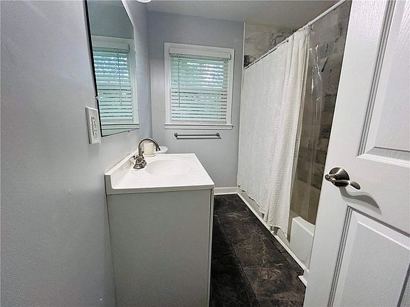 5th image of 2883 McAfee Rd