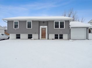 3215 29th Ave SW, Cedar Rapids, IA 52404