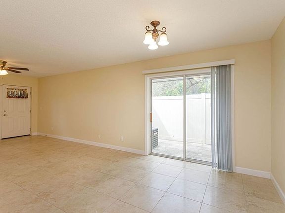 4th image of 829 E Wildmere Ave #861-101