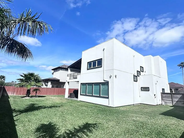 154 Oleander Dr — Photo 10