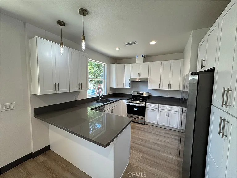 1417 W 3rd St — Photo 6