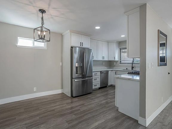 4th image of 387 Washington Dr
