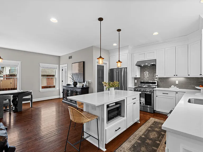 819 Irving Ave — Photo 14