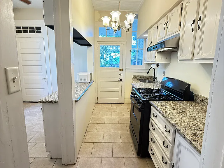 1135 Fern St — Photo 8