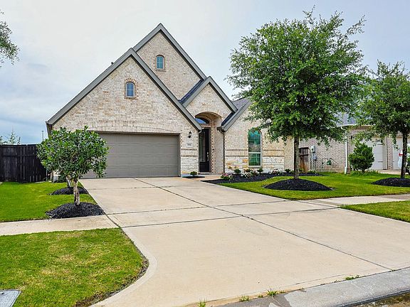 3rd image of 3806 Lake Falls Dr