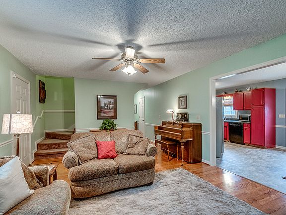 5th image of 3510 Millbrook Ct