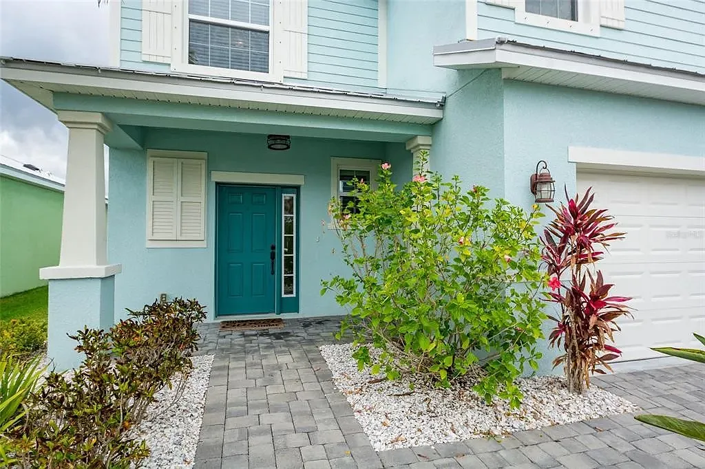 4 bed, 2392 sqft, $4,100 — Photo 3