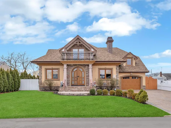 725 S Broadway, Lindenhurst, NY 11757