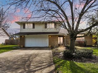 1743 Larkspur Dr, Lyndhurst, OH