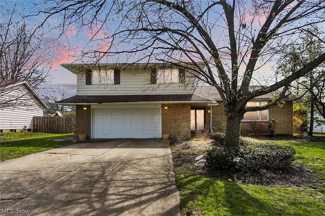 1743 Larkspur Dr photo 1