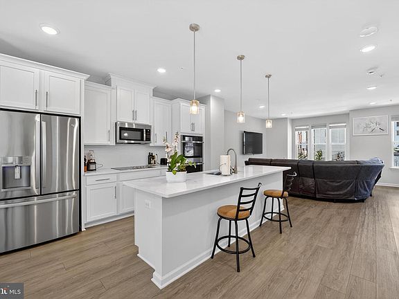 3rd image of 6022 Beake St